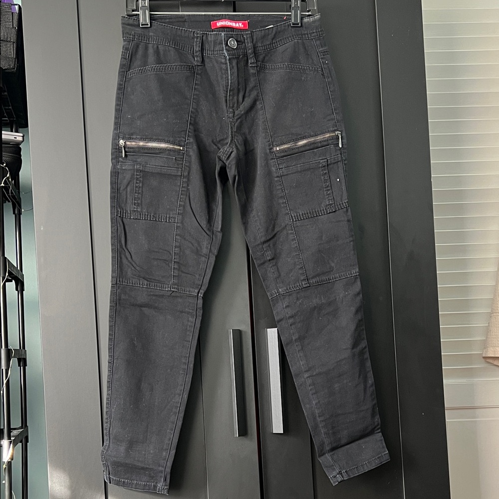 UNIONBAY Charcoal Ankle Cargo Pants